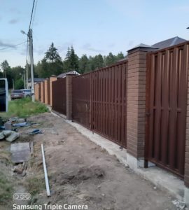 штакетник шахматка со столбами