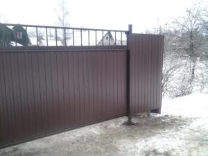 Ворота откатные на сваях для дачи
