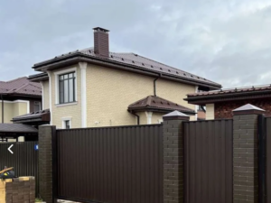 Откатные ворота механические со столбами пикс