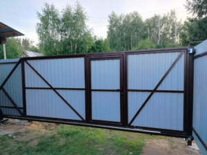 Откатные автоматические ворота DoorHan со встроенной калиткой 4400х1780